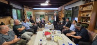הרב במפגש נדיר באבו גוש: "באתי לבקש מחילה מהרופאים הערבים"