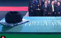 המניפולציה של המשטר: כך הפכה הלוויית חמינאי לזירת חיסול חשבונות פוליטית
