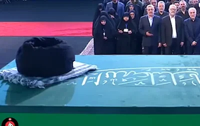 המניפולציה של המשטר: כך הפכה הלוויית חמינאי לזירת חיסול חשבונות פוליטית