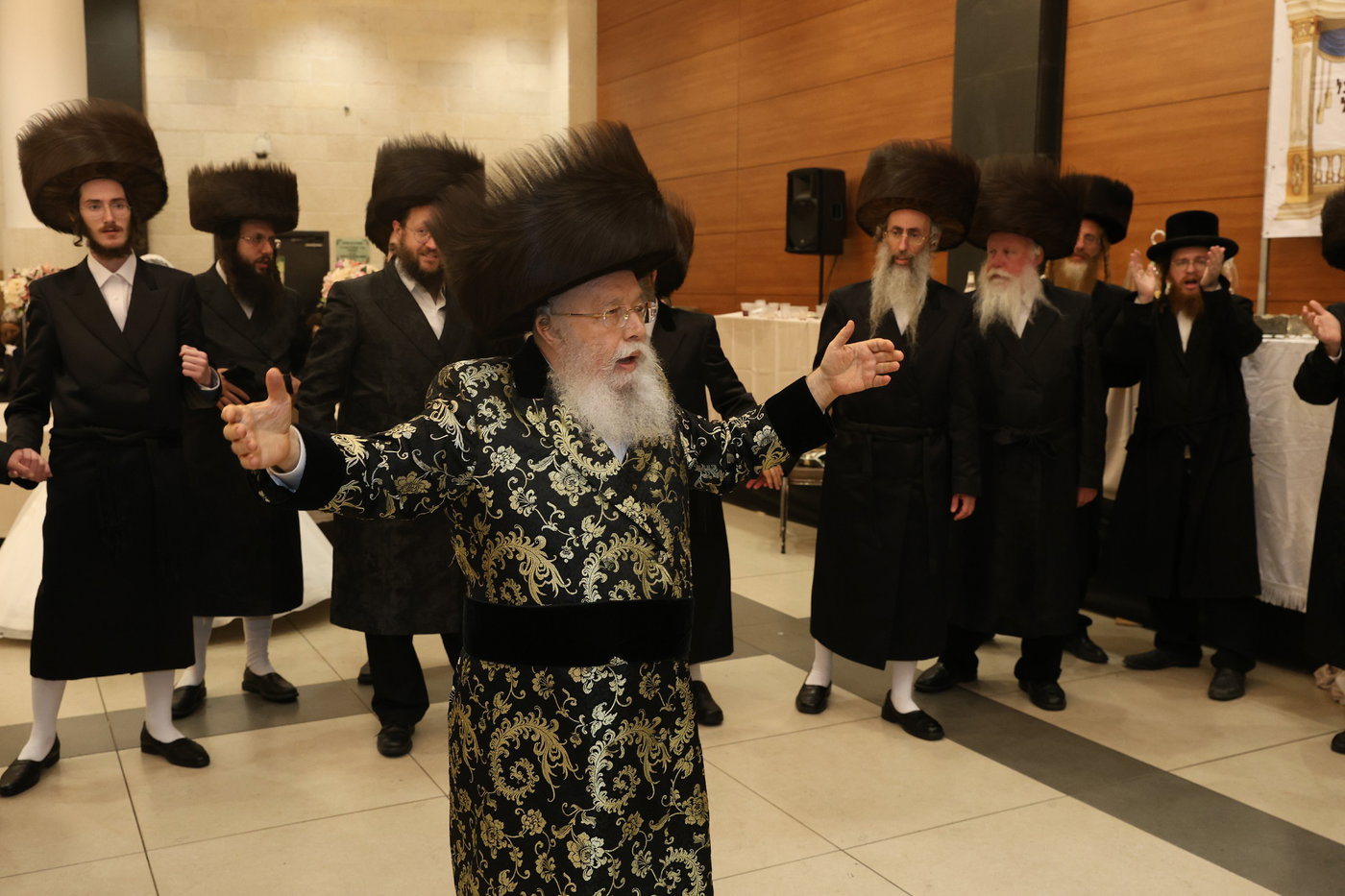 המונים השתתפו בשמחת החתונה הגדולה, לנכדת האדמו"ר ממישקולץ