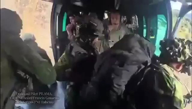 וחות מיוחדים אינדונזיים מצאו את גופתו של הטייס האמריקאי ניקולס פ. גוסלין,