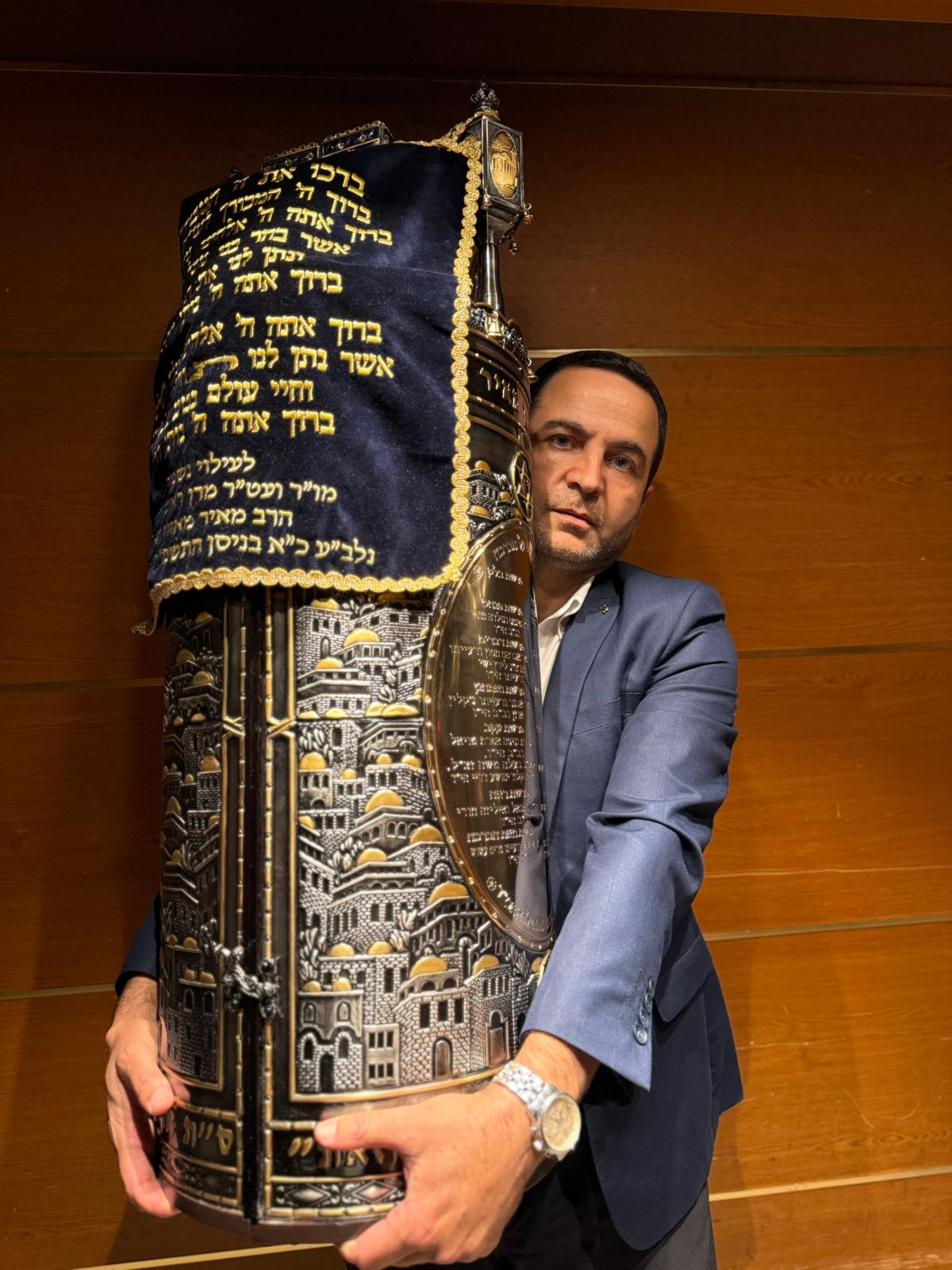 הכנסת ספר תורה בכסא רחמים