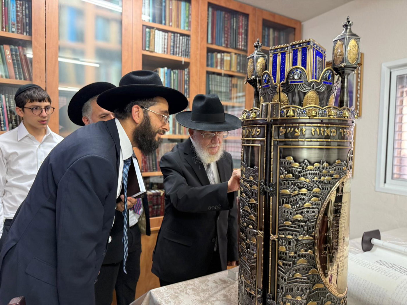 הכנסת ספר תורה בכסא רחמים