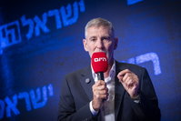 יו"ר "הדמוקרטים" יאיר גולן ועידת ישראל היום