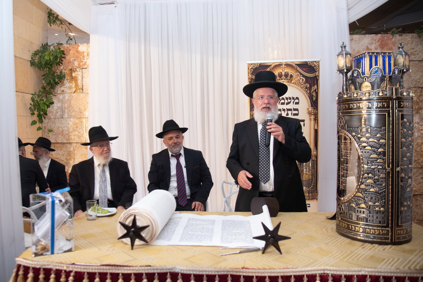הכנסת ס"ת בכסא רחמים