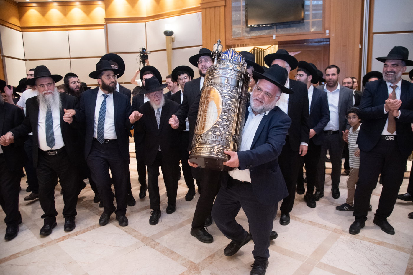 הכנסת ס"ת בכסא רחמים