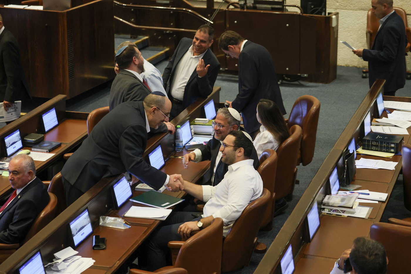 חגיגות אחרי אישור ההצעה