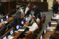 חגיגות אחרי אישור ההצעה
