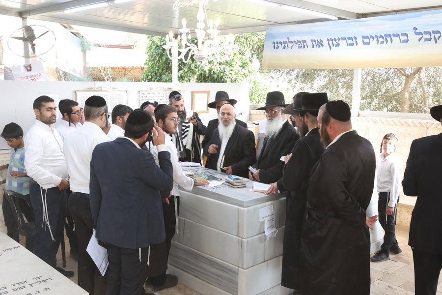 רבבות בהילולת רבי יצחק גברא זיע"א בעגור