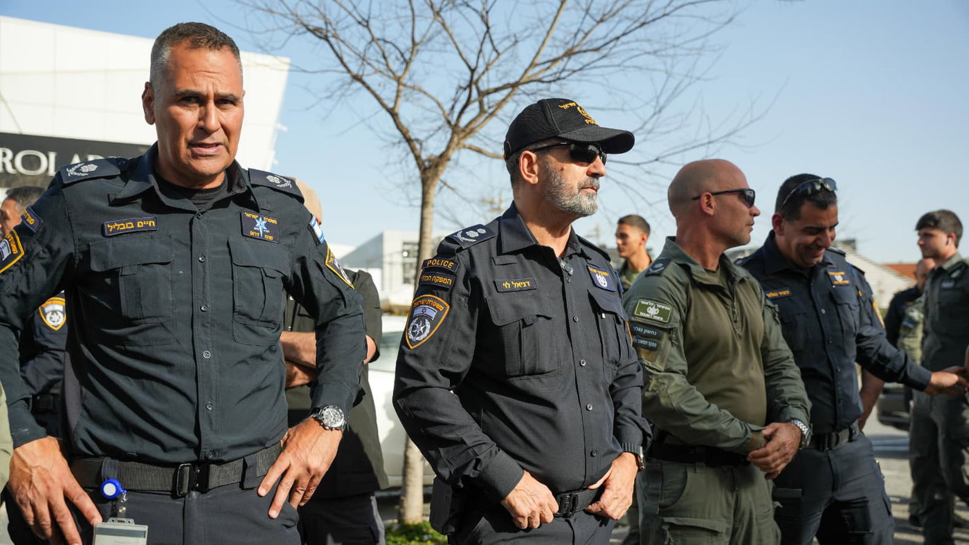 המפכ"ל עוקב אחר המעצרים, הבוקר