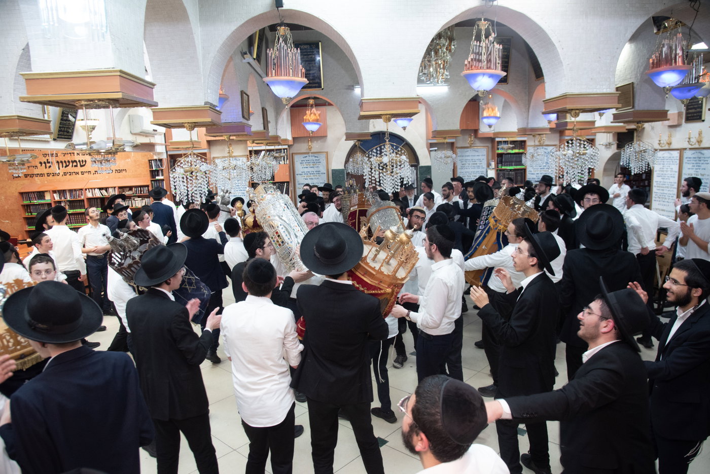הכנסת ס"ת בכסא רחמים