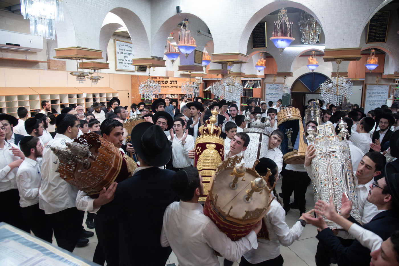 הכנסת ס"ת בכסא רחמים