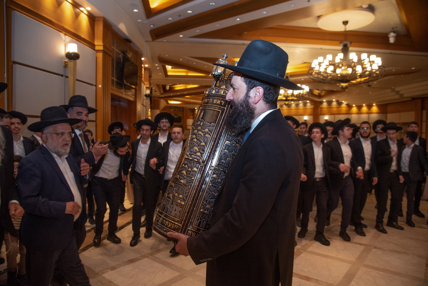 הכנסת ס"ת בכסא רחמים