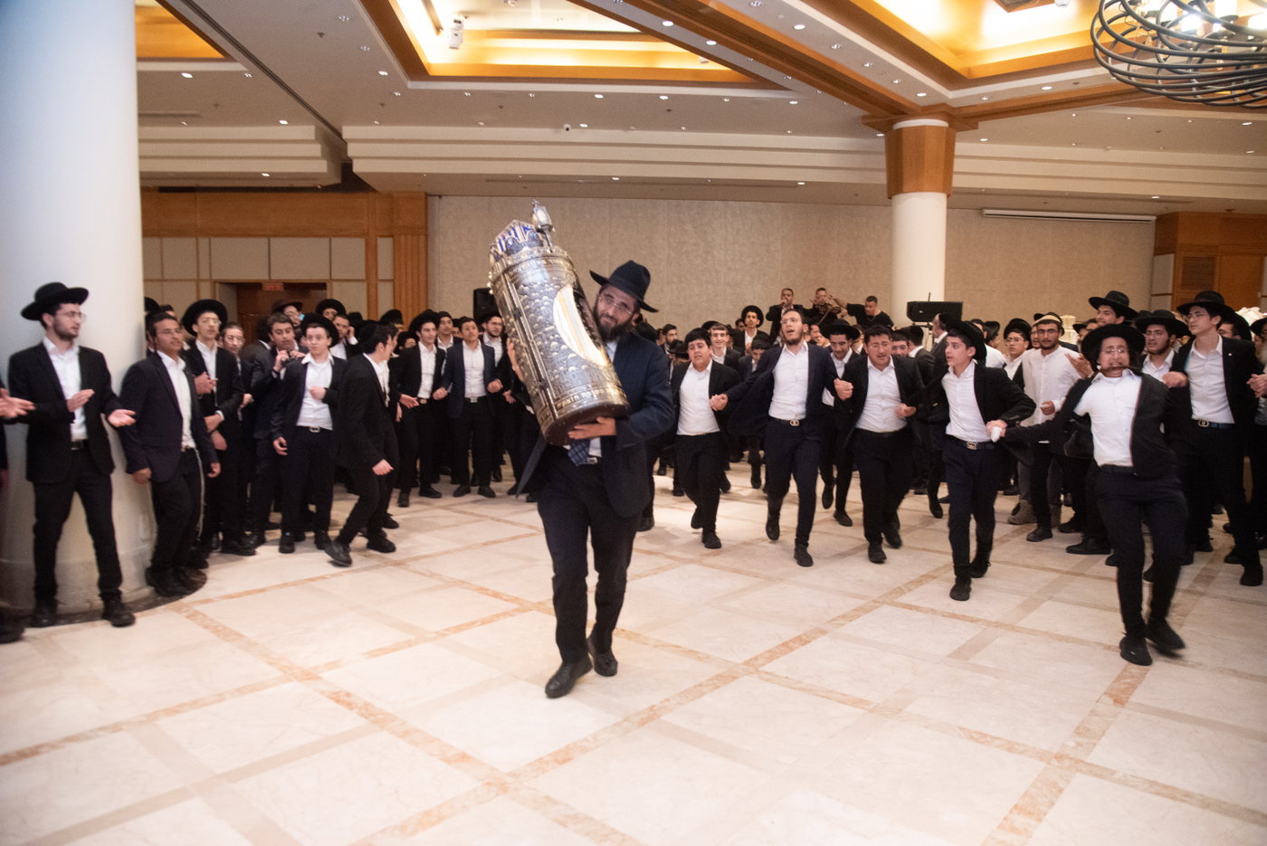 הכנסת ס"ת בכסא רחמים