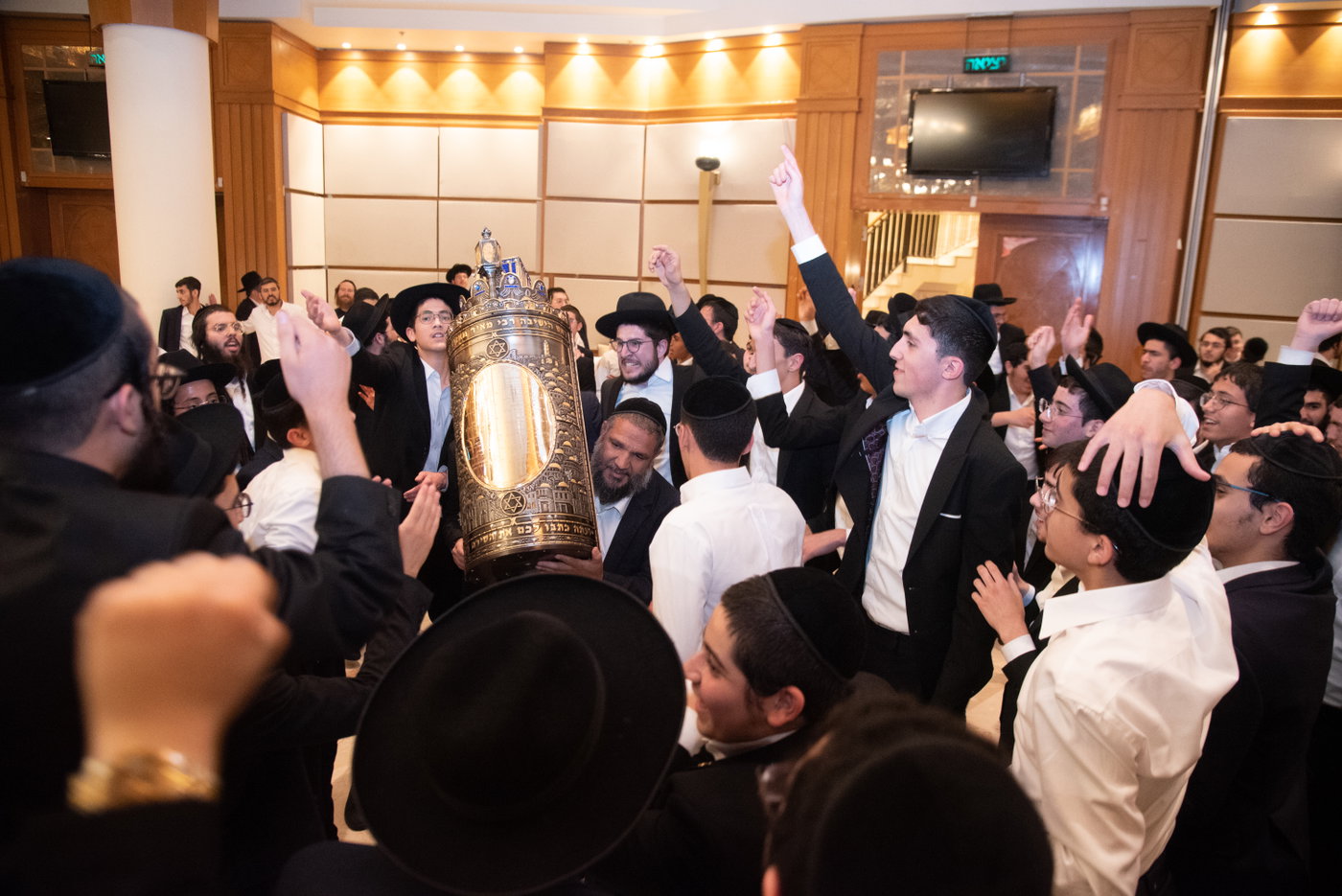 הכנסת ס"ת בכסא רחמים