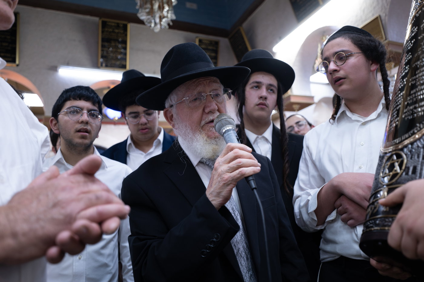 הכנסת ס"ת בכסא רחמים