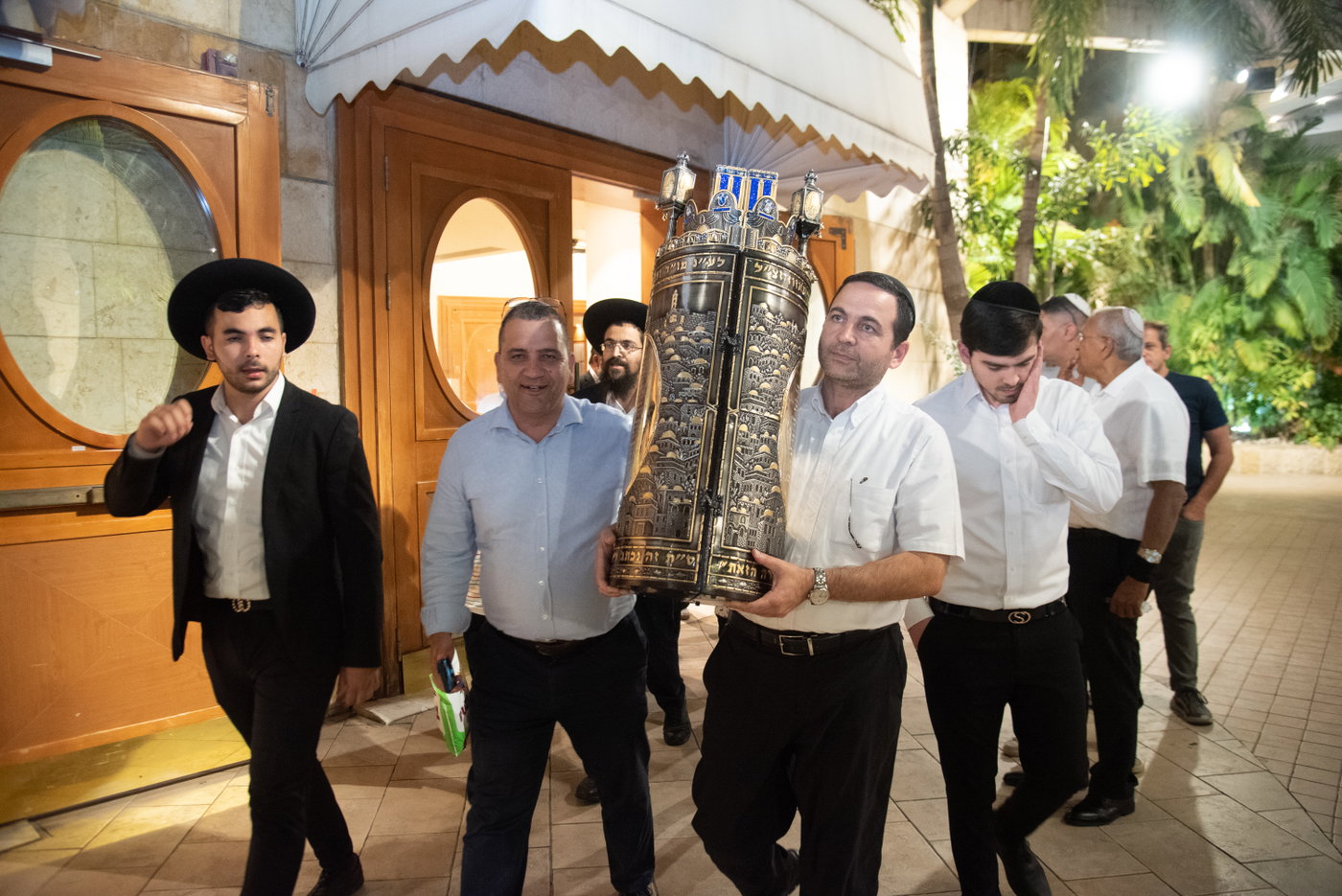 הכנסת ס"ת בכסא רחמים