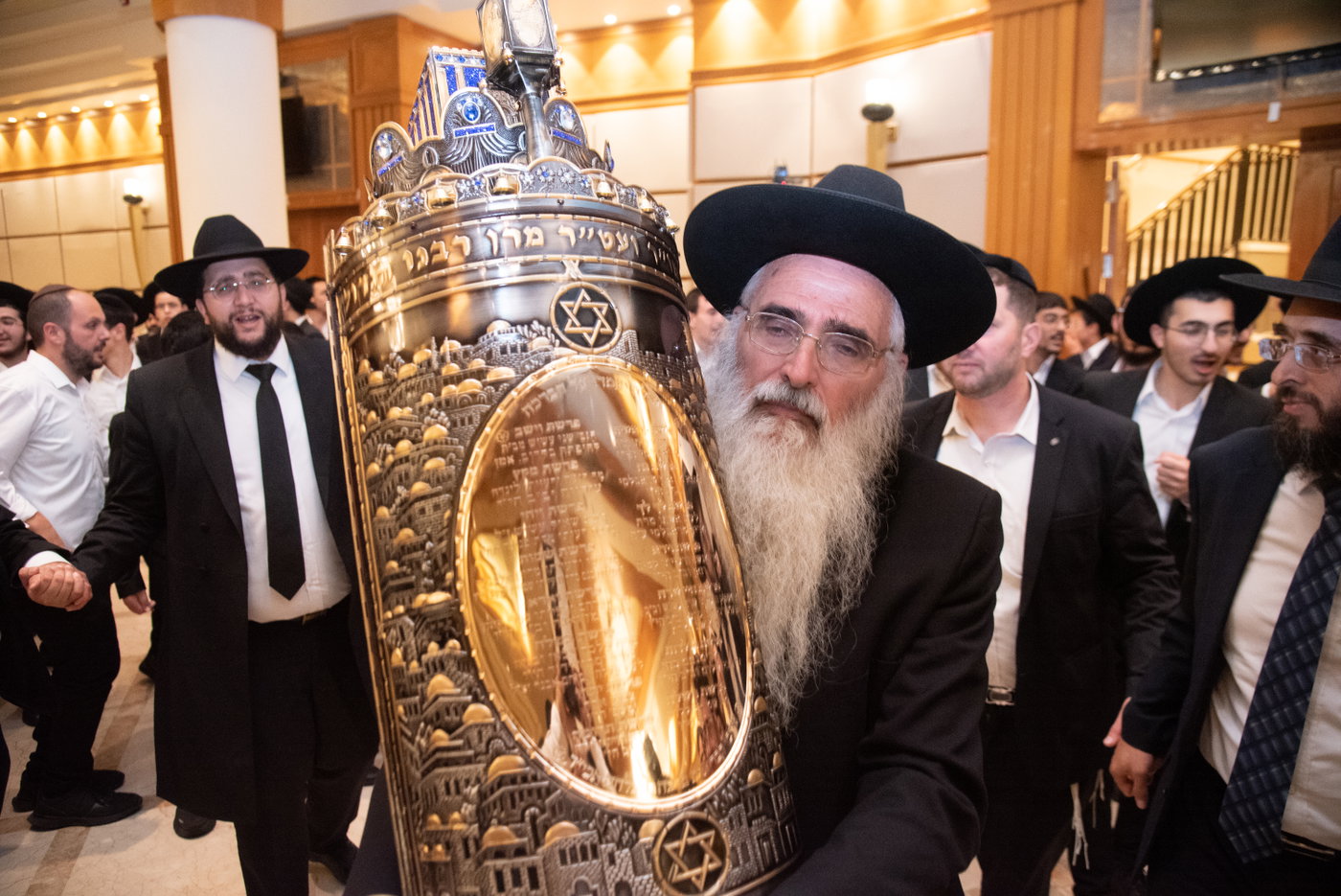 הכנסת ס"ת בכסא רחמים