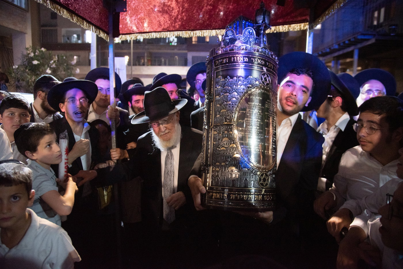 הכנסת ס"ת בכסא רחמים