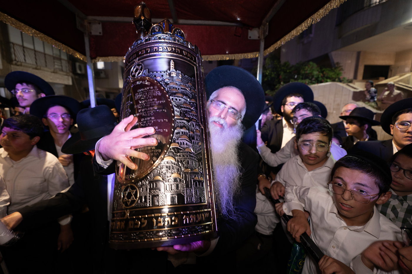 הכנסת ס"ת בכסא רחמים