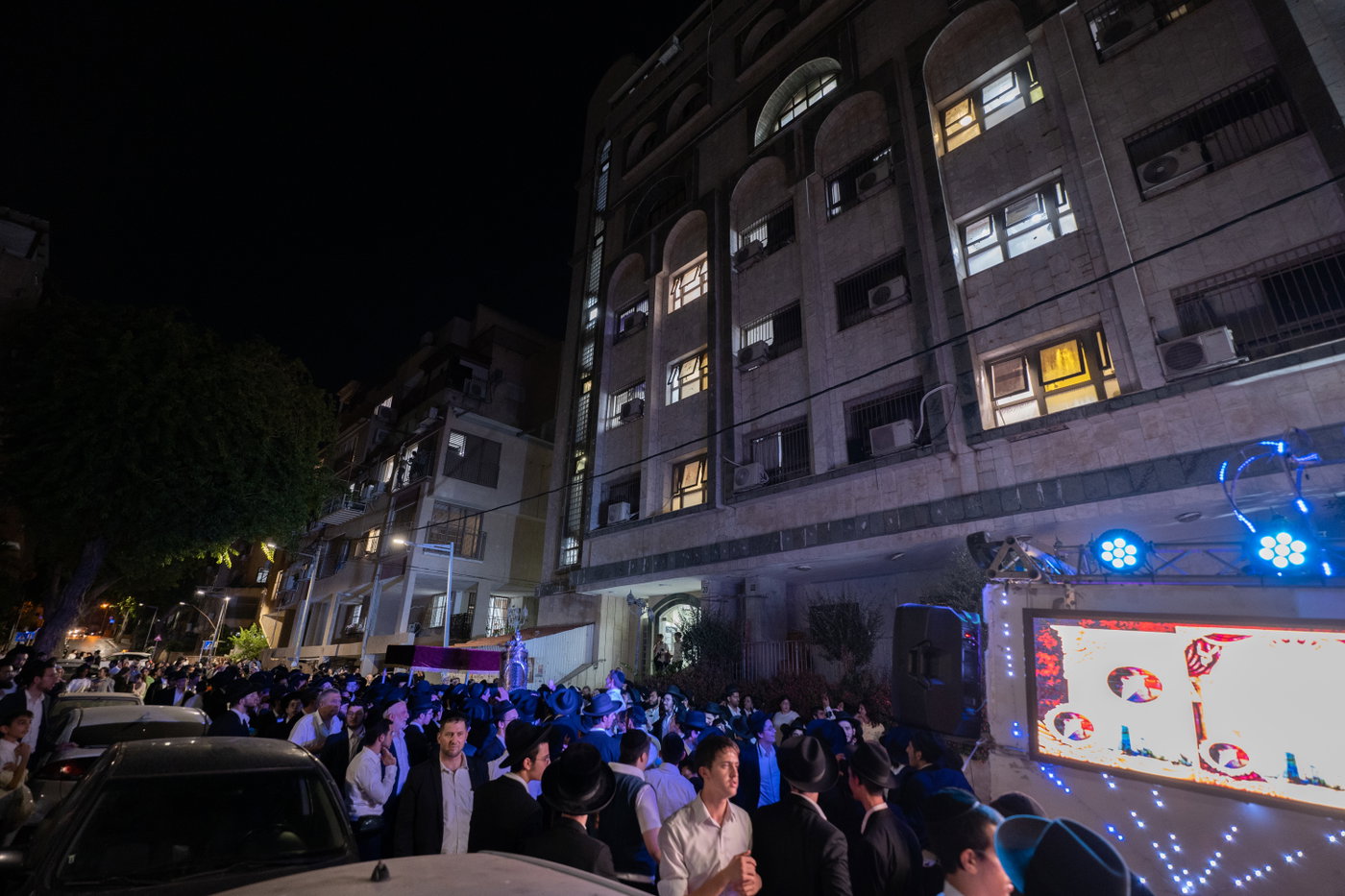 הכנסת ס"ת בכסא רחמים