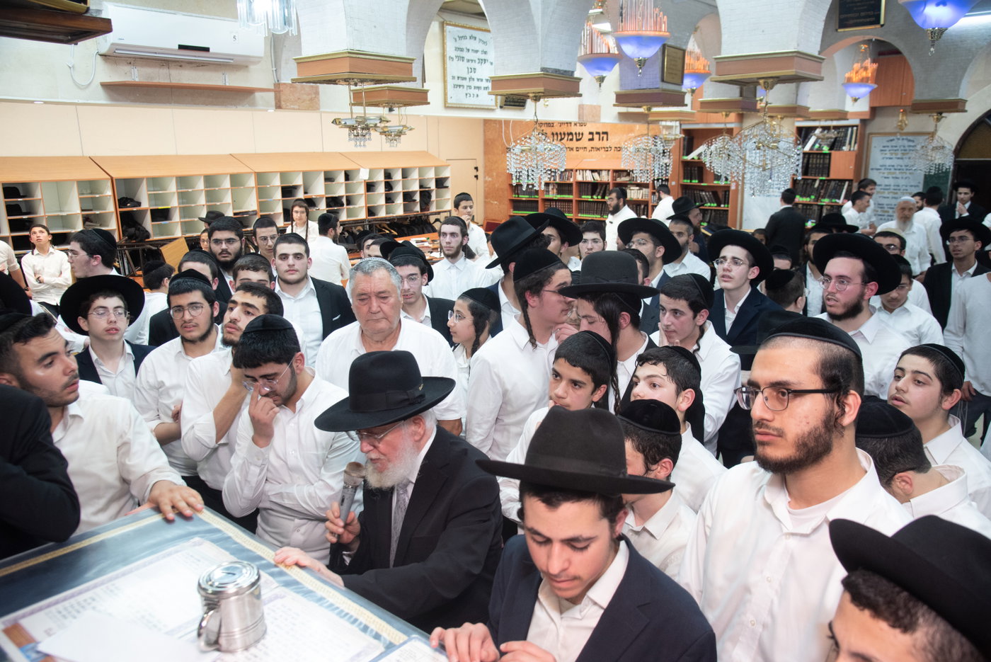 הכנסת ס"ת בכסא רחמים