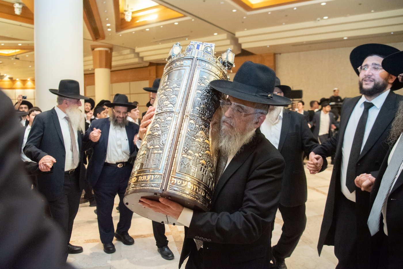הכנסת ס"ת בכסא רחמים