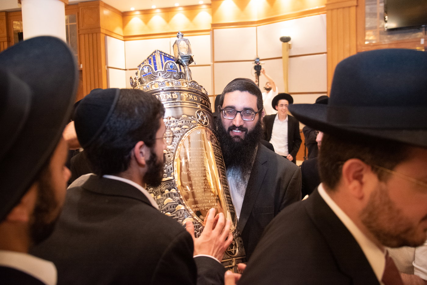 הכנסת ס"ת בכסא רחמים