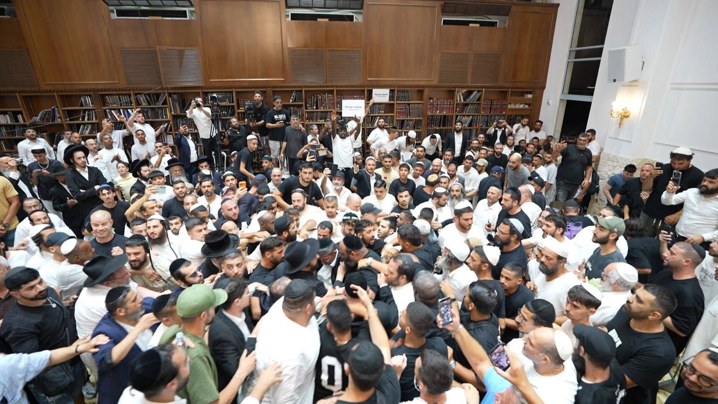הינוקא בניחום האבלים אצל משפחת המקובל רבי עמוס גואטה זצ"ל