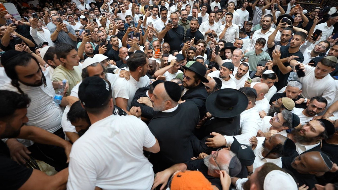 הינוקא בניחום האבלים אצל משפחת המקובל רבי עמוס גואטה זצ"ל