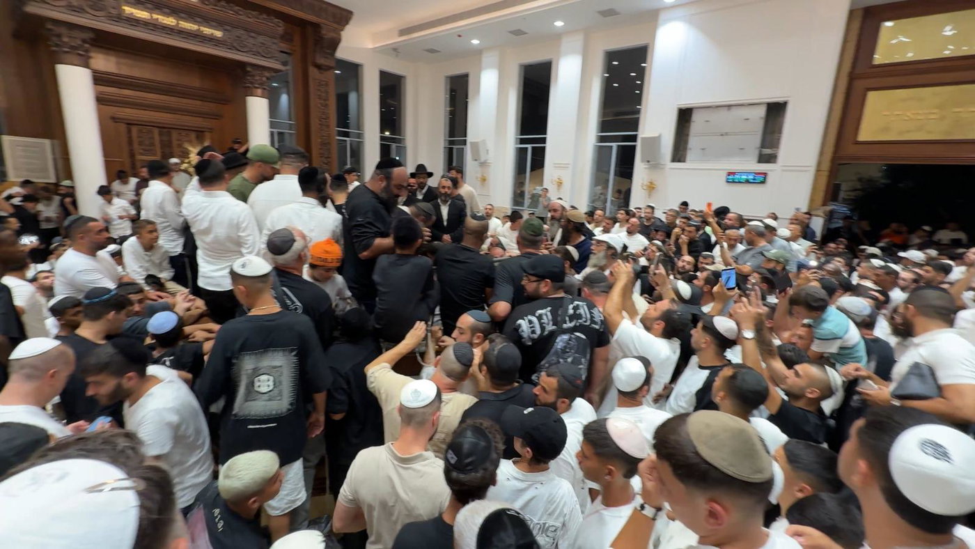 הינוקא בניחום האבלים אצל משפחת המקובל רבי עמוס גואטה זצ"ל
