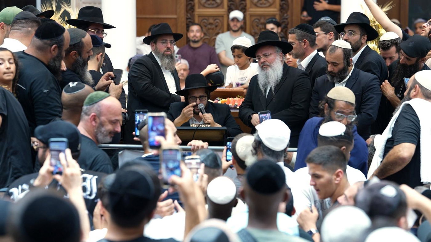 הינוקא בניחום האבלים אצל משפחת המקובל רבי עמוס גואטה זצ"ל