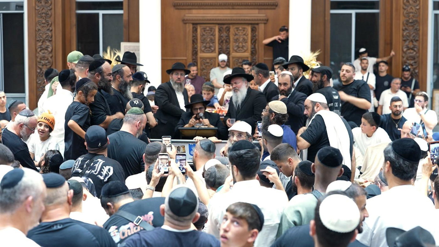 הינוקא בניחום האבלים אצל משפחת המקובל רבי עמוס גואטה זצ"ל