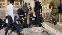 מפגינים חוסמים את הכניסה לבסיס פיקוד המרכז בירושלים