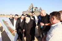 יצחק גולדקנופף בסיור במערב קריית גת שקידם כשר השיכון