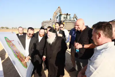 יצחק גולדקנופף בסיור במערב קריית גת שקידם כשר השיכון 