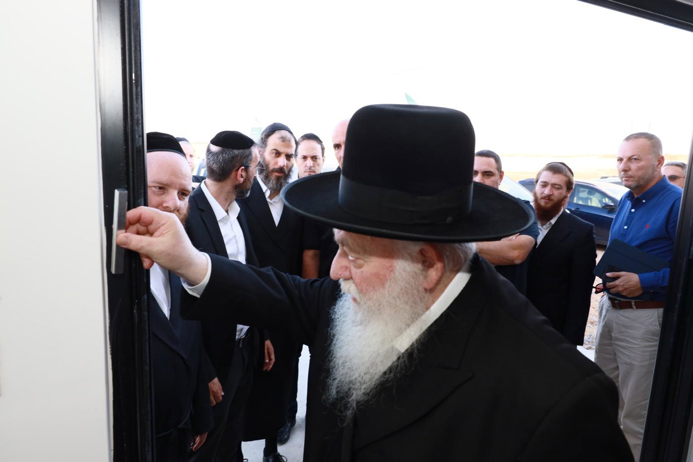 יצחק גולדקנופף בסיור במערב קריית גת שקידם כשר השיכון