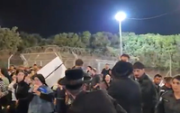 המחאה החריגה מחוץ לכלא 10