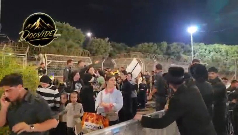 המחאה החריגה מחוץ לכלא 10