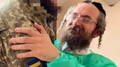 הנהג שמע ברדיו מה קורה בעיר ועצר את הנסיעה; המוהל החרדי לא ויתר