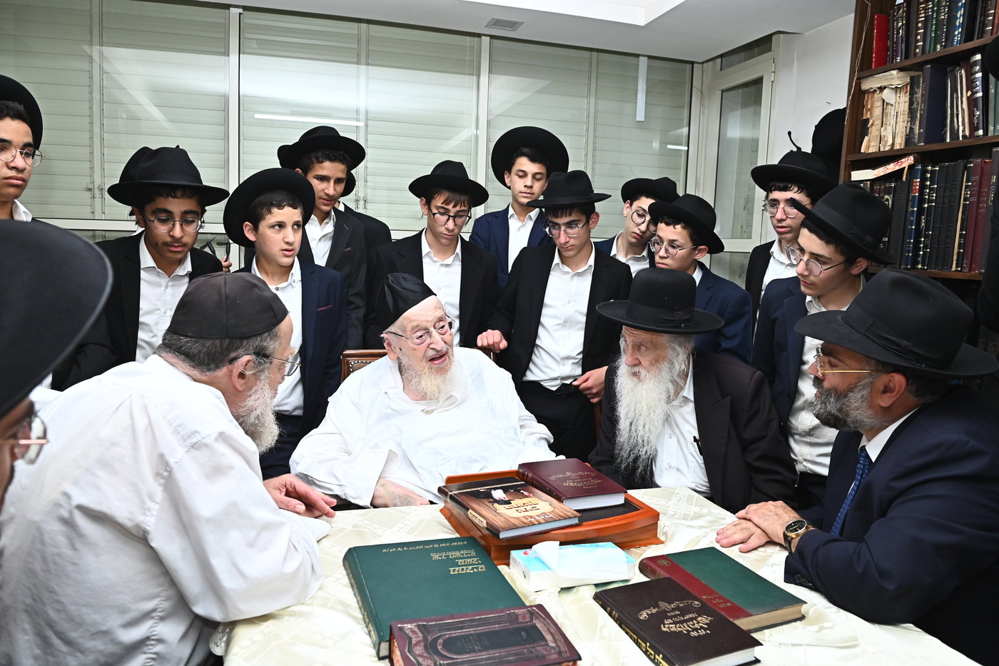 ילדי סוכת דוד אצל גדולי ישראל בב"ב