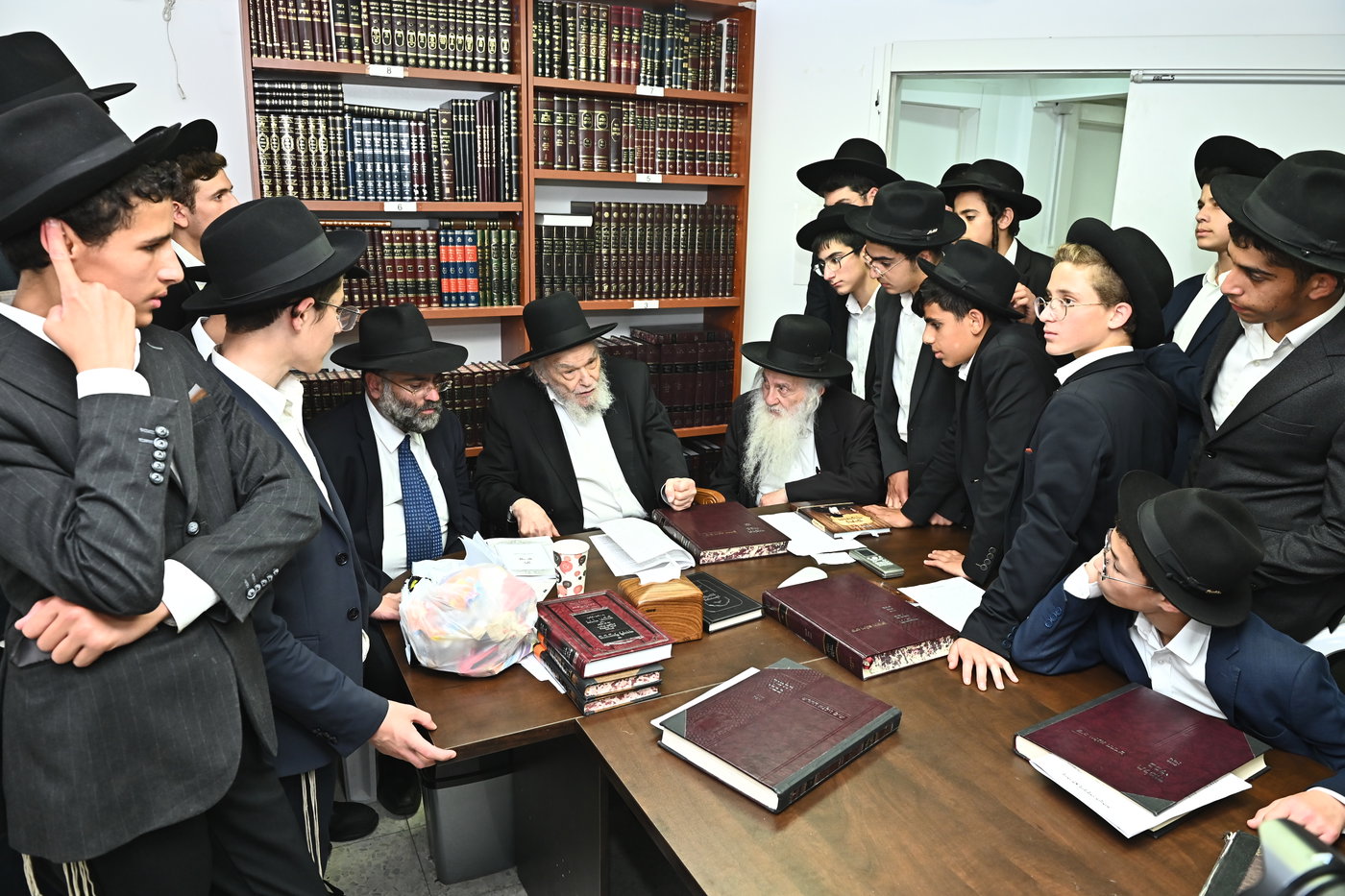 ילדי סוכת דוד אצל גדולי ישראל בב"ב