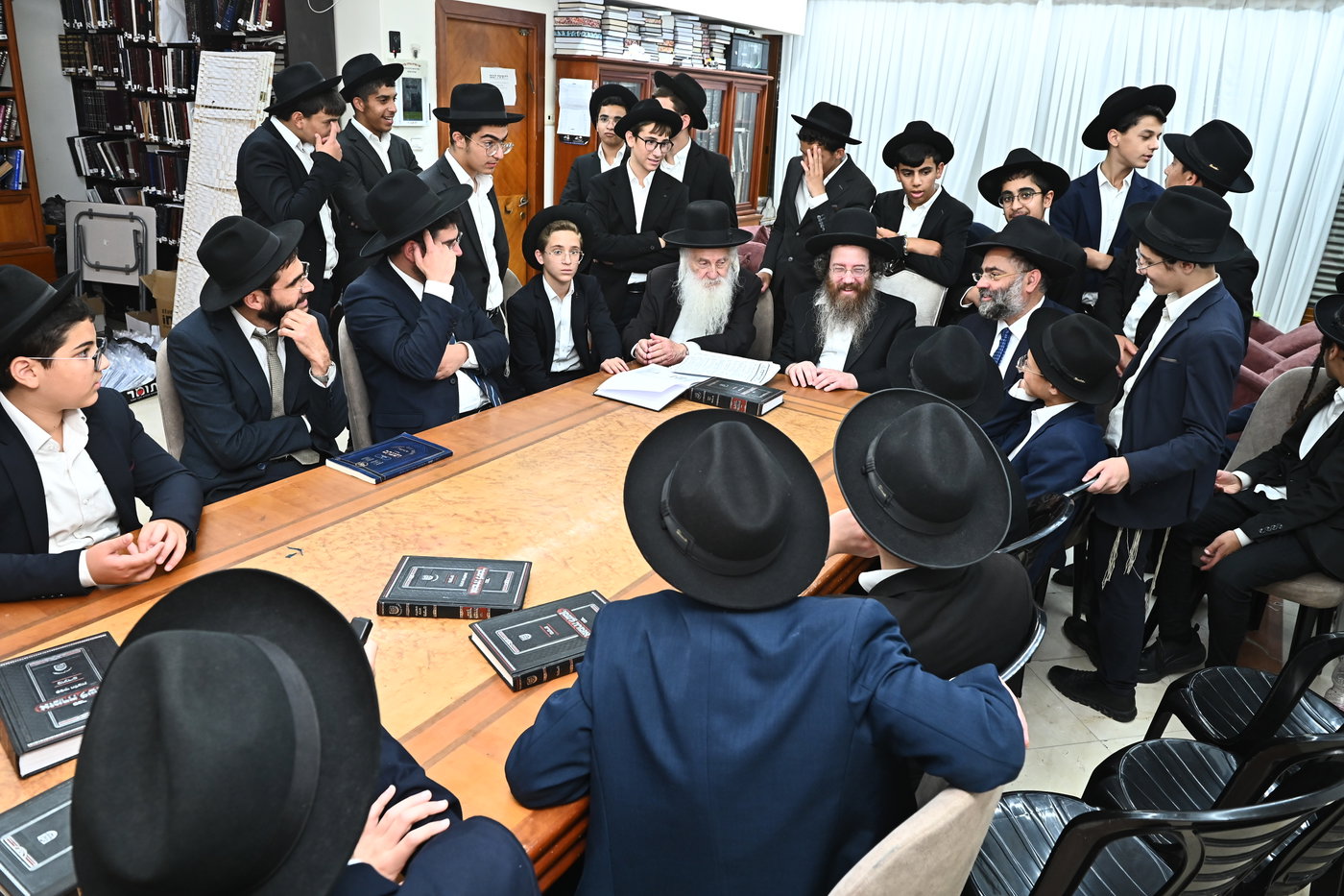 ילדי סוכת דוד אצל גדולי ישראל בב"ב