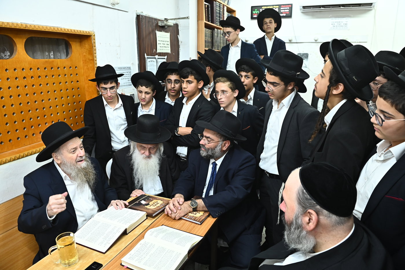 ילדי סוכת דוד אצל גדולי ישראל בב"ב