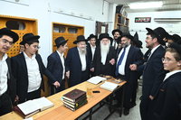 ילדי סוכת דוד אצל גדולי ישראל בב"ב