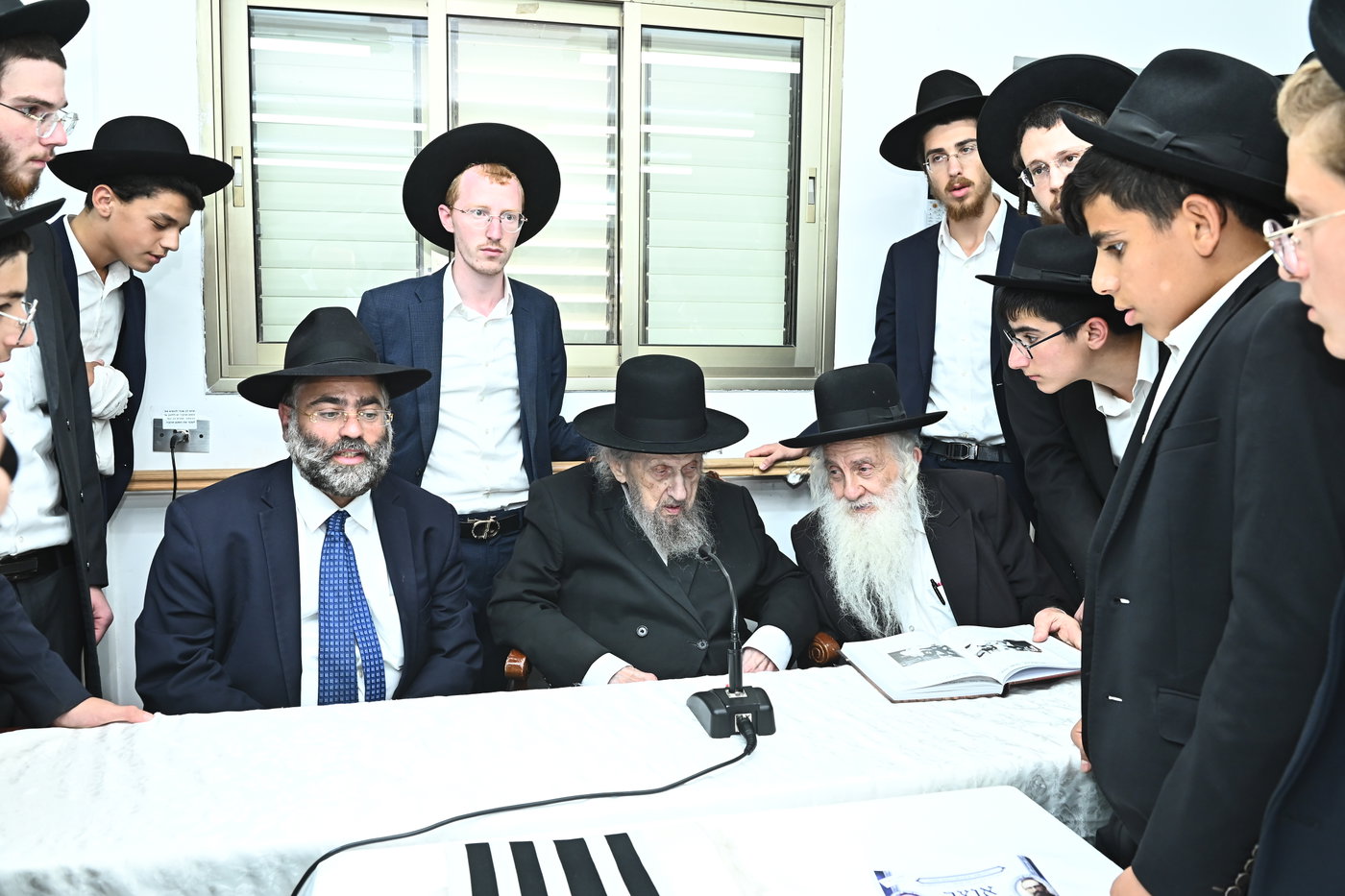 ילדי סוכת דוד אצל גדולי ישראל בב"ב