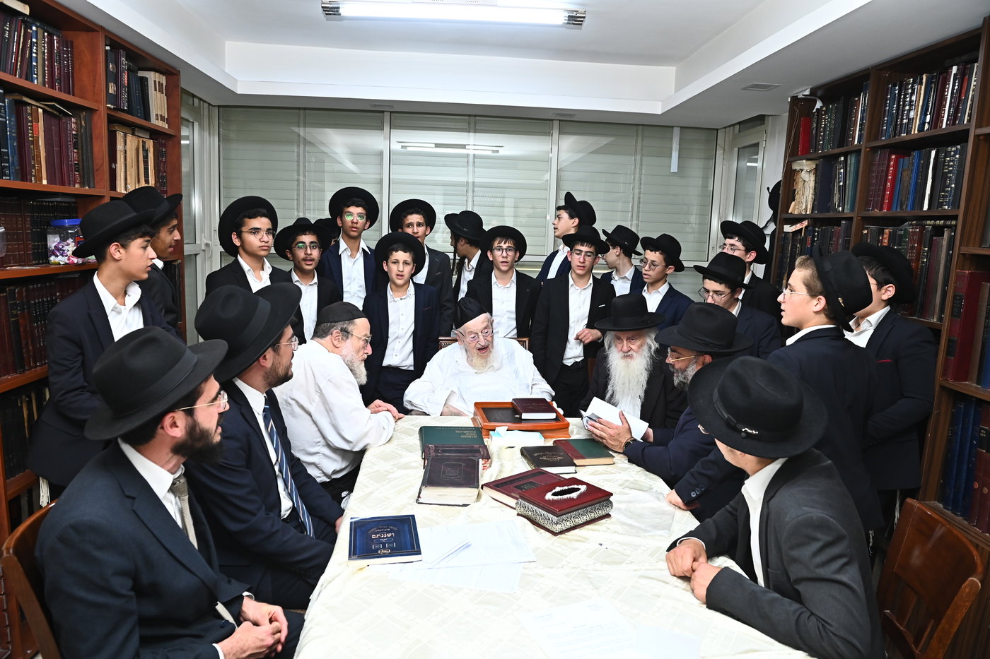 ילדי סוכת דוד אצל גדולי ישראל בב"ב