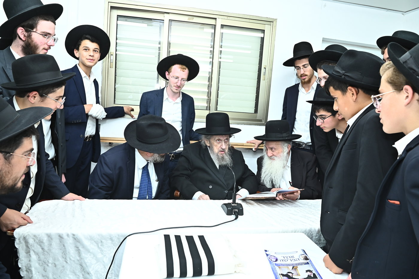 ילדי סוכת דוד אצל גדולי ישראל בב"ב