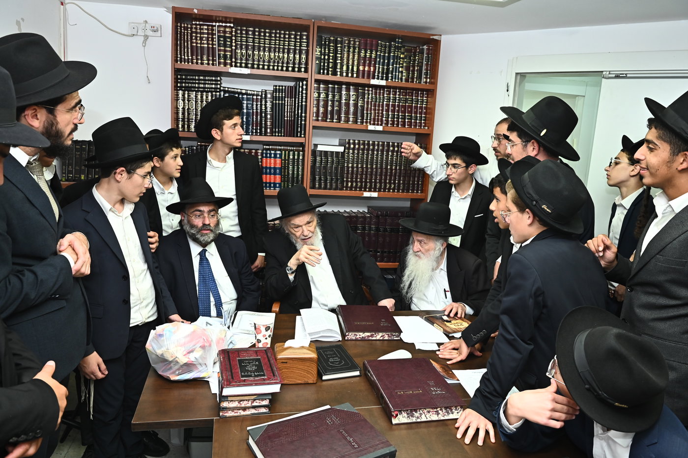 ילדי סוכת דוד אצל גדולי ישראל בב"ב