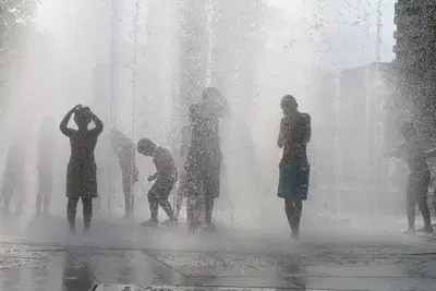 ילדים מתקררים מפני החום בטורקיה, אילוסטרציה